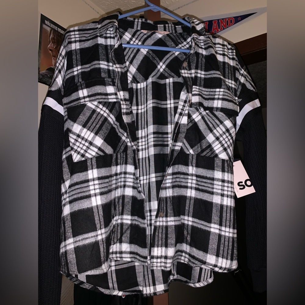 SO, women’s medium black and white flannel